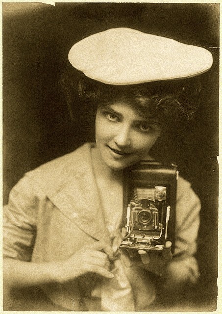 girl kodak 1909